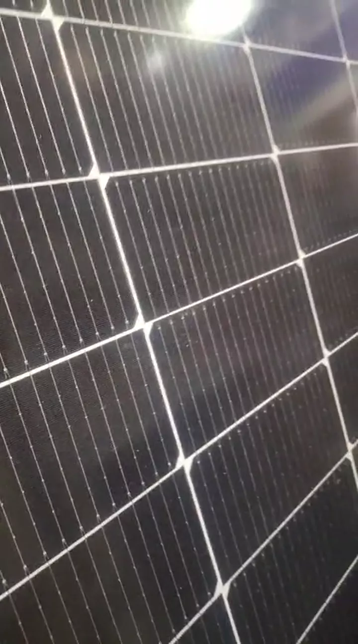 Panneaux solaires photovoltaïques et onduleurs muraux